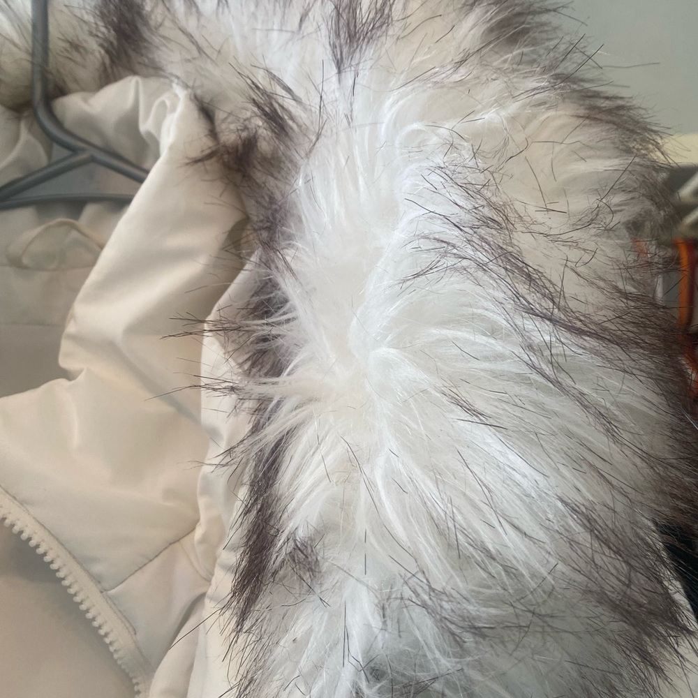 Women's White Puffer Coat-Make an offer! Great for skiing! - Picture 5 of 8